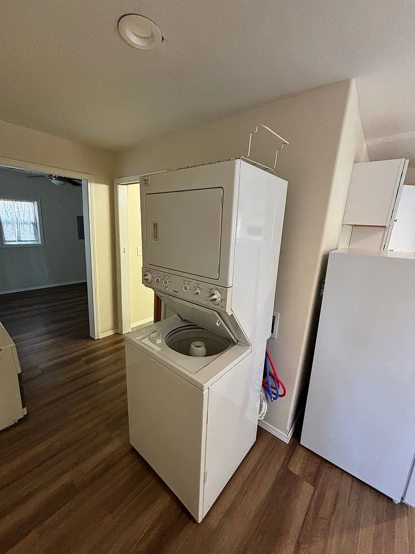 1 bedroom home in North Pole / Washer & Dryer in unit — Photo 3