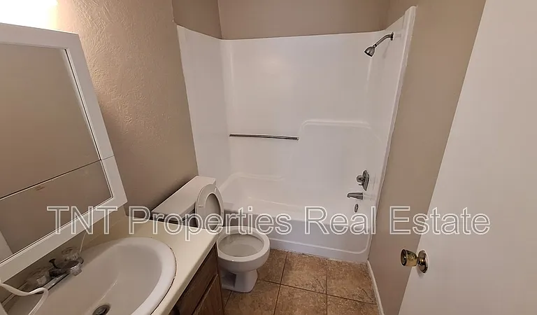 1906 Barak Ln #9 — Photo 4