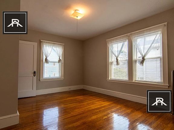2nd image of 60 Newport St