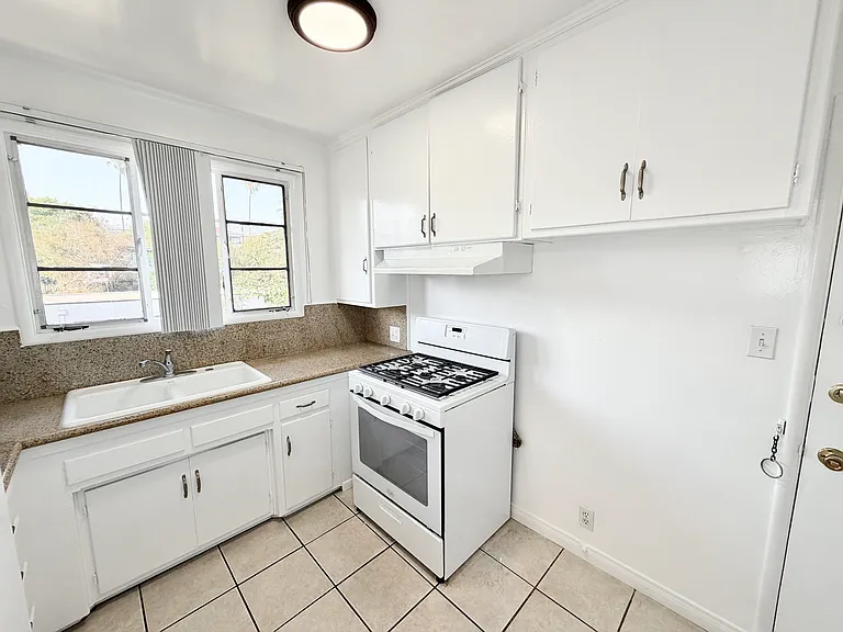 235 E California Blvd — Photo 34