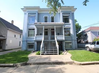 360 Prairie St APT 1, Elgin, IL 60120