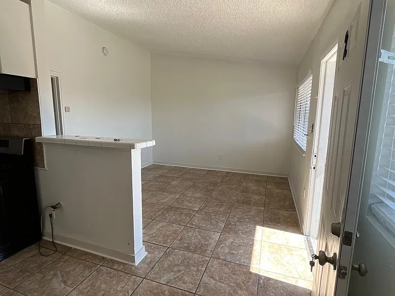 715 W Century Blvd #2 — Photo 8