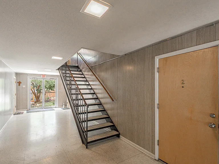 818 University Ave #7 — Photo 2