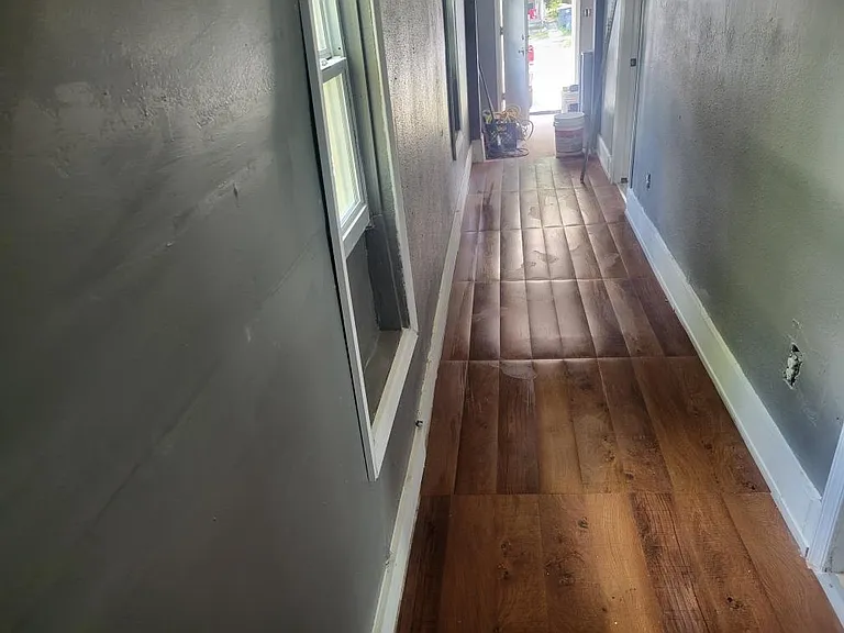 1425 Steele St — Photo 2