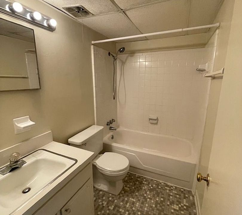 1st image of 3816B W Country Club Rd