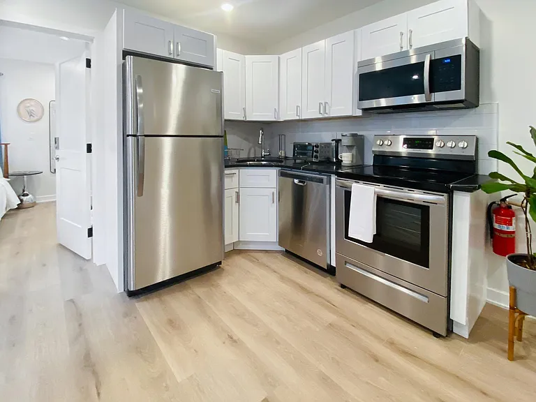 3814 Hamilton St #D — Photo 8