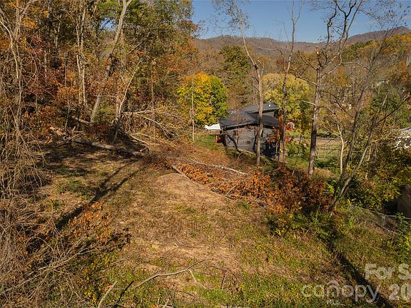 3rd image of 13 Bassett Rd