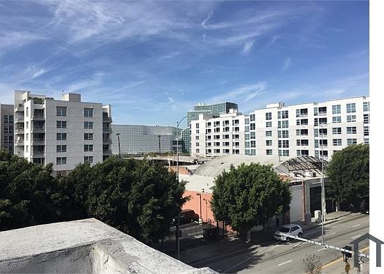 3rd image of 1420 S Flower St APT 3