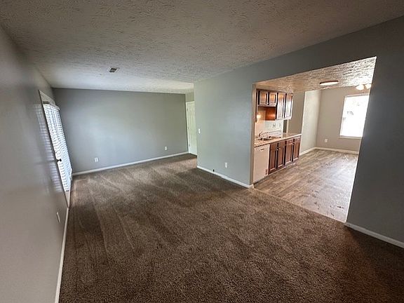 3rd image of 3875 Carriage Hill Dr