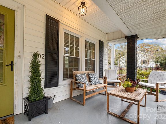 3rd image of 602 Gaston Ave