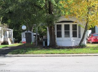 11 Hawaiian Dr, Madison, OH 44057