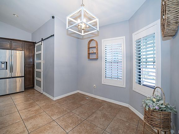 5th image of 517 E 13th Pl