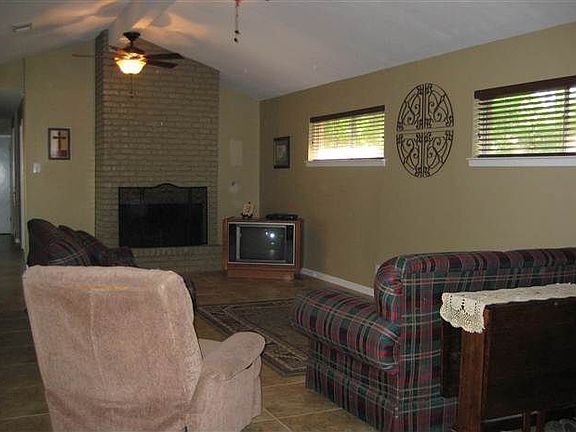 3rd image of 302 Bayou Dr
