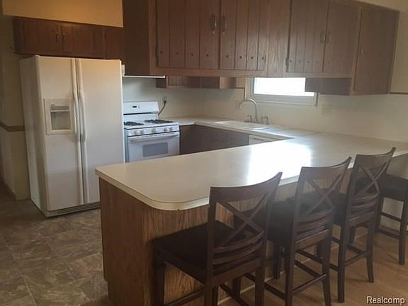 4th image of 66 Pearl St