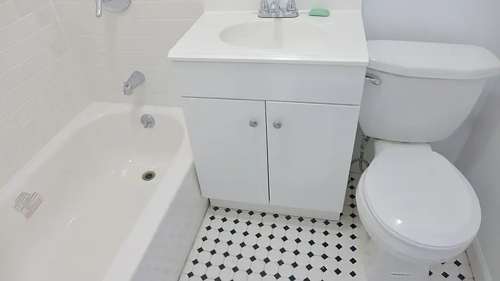 Rented by Avenues Real Estate | media 10