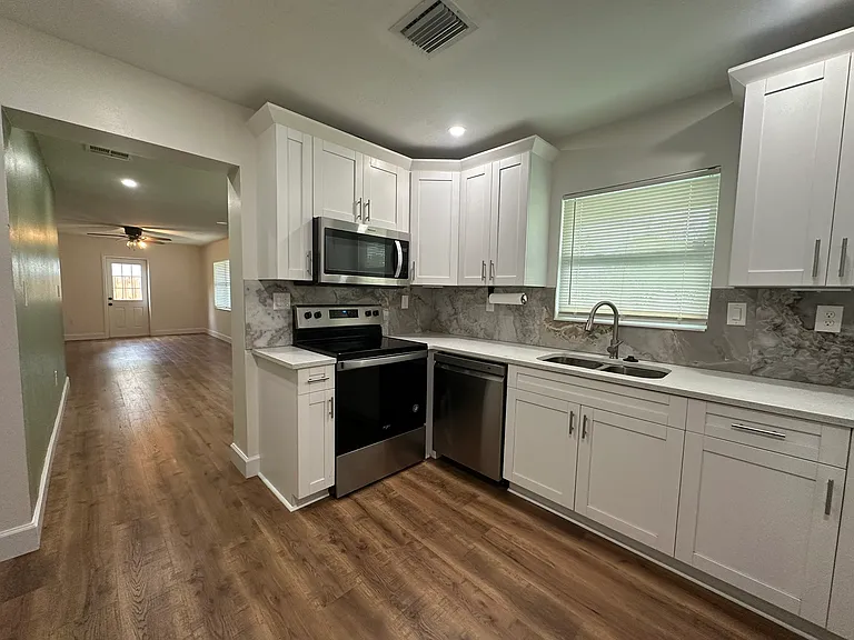 quartz countertops, newish stainless steel appliances, double sink, plenty of cabinet space
