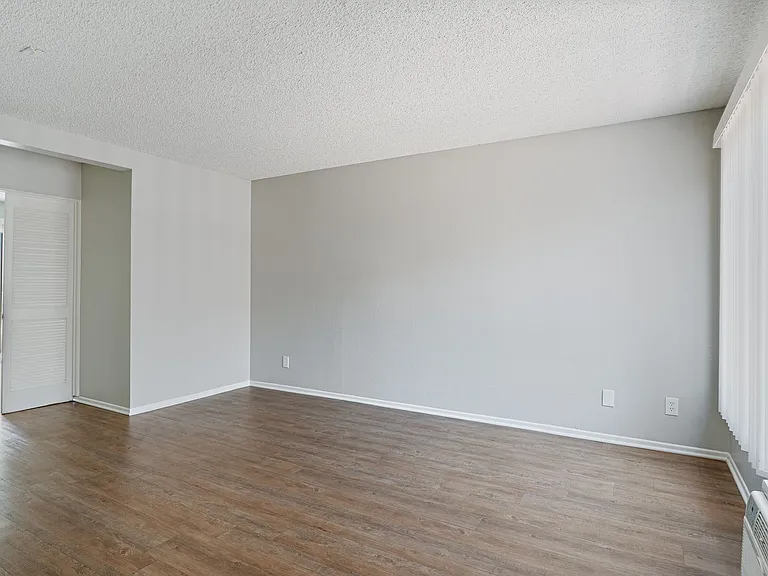 Dresser Complex — Photo 14