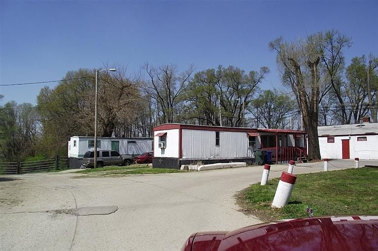 2nd image of 2281 S High St