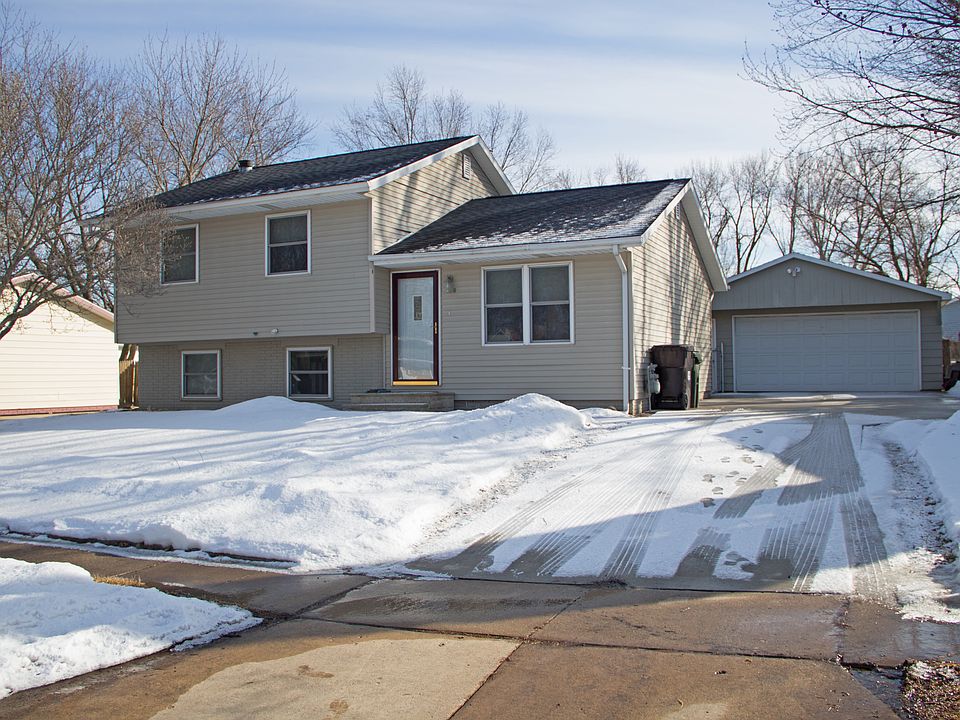1st image of 729 Calumett Dr
