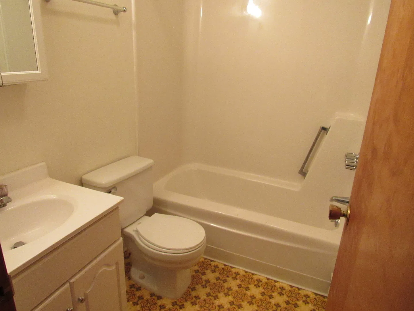 875 Fairview — Photo 3