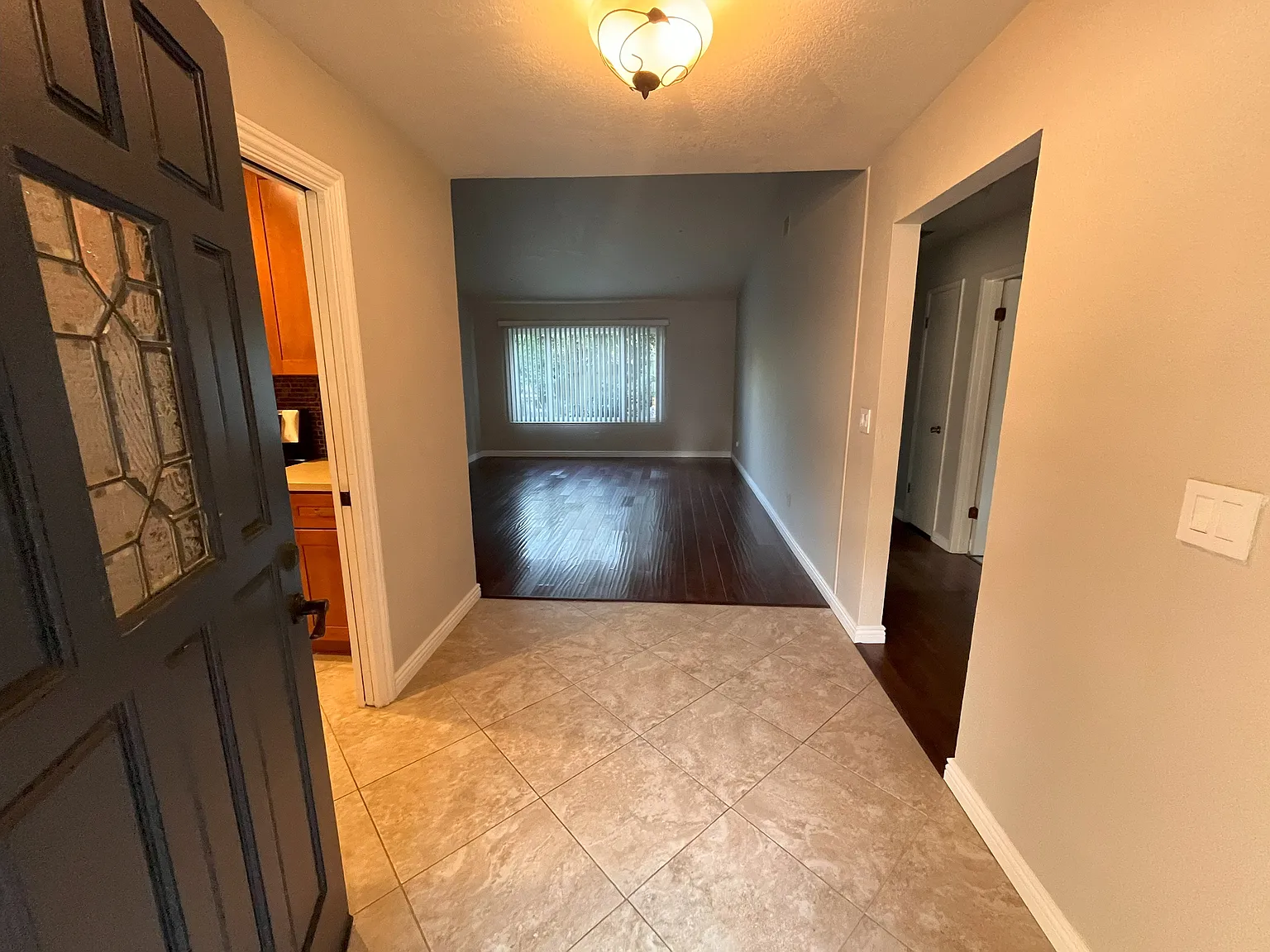 3 bed, 1913 sqft, $3,200 — Photo 2