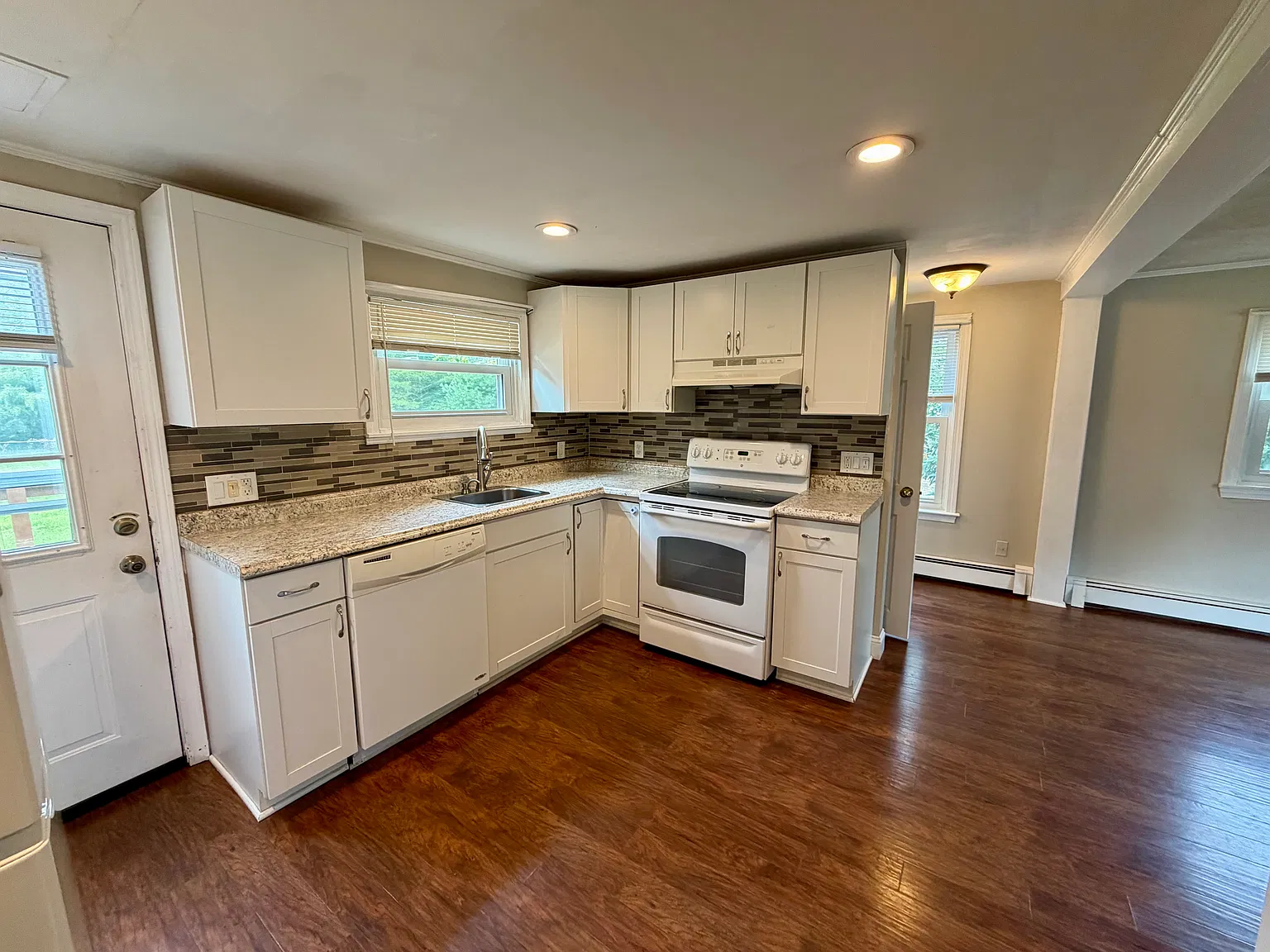 2 bed, 1.5 bath, $2,000 — Photo 2