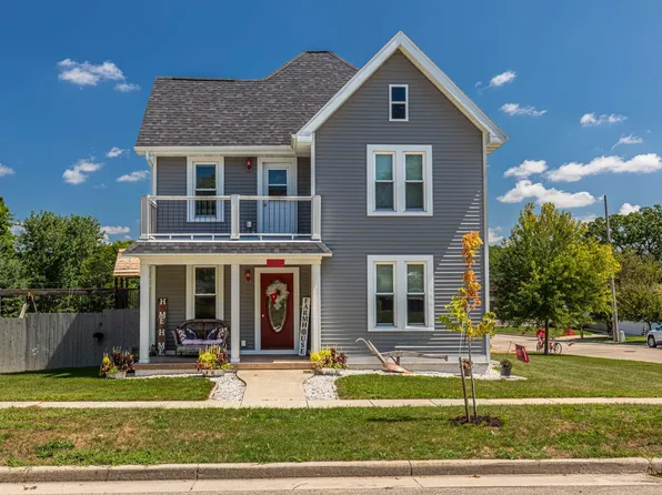 1018 1st St, New Glarus, WI 53574