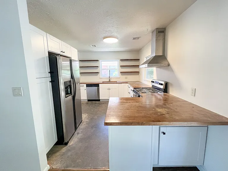 10416 Ridgeview Dr — Photo 2