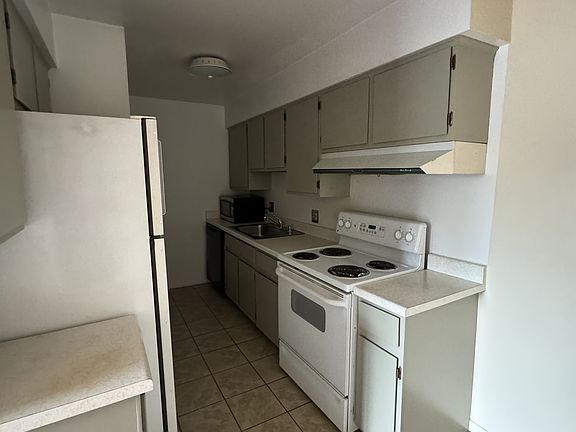 5th image of 510 Montrose Ave APT 6