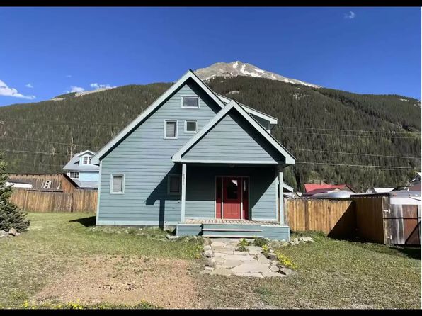 1054 Blair St