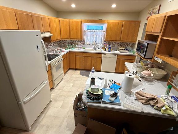 3rd image of 1320 BUCKINGHAM ROAD