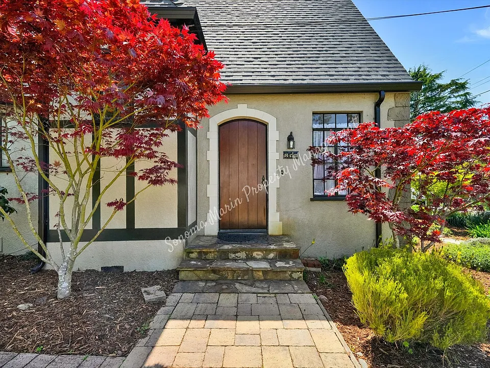 81 Elm Ave