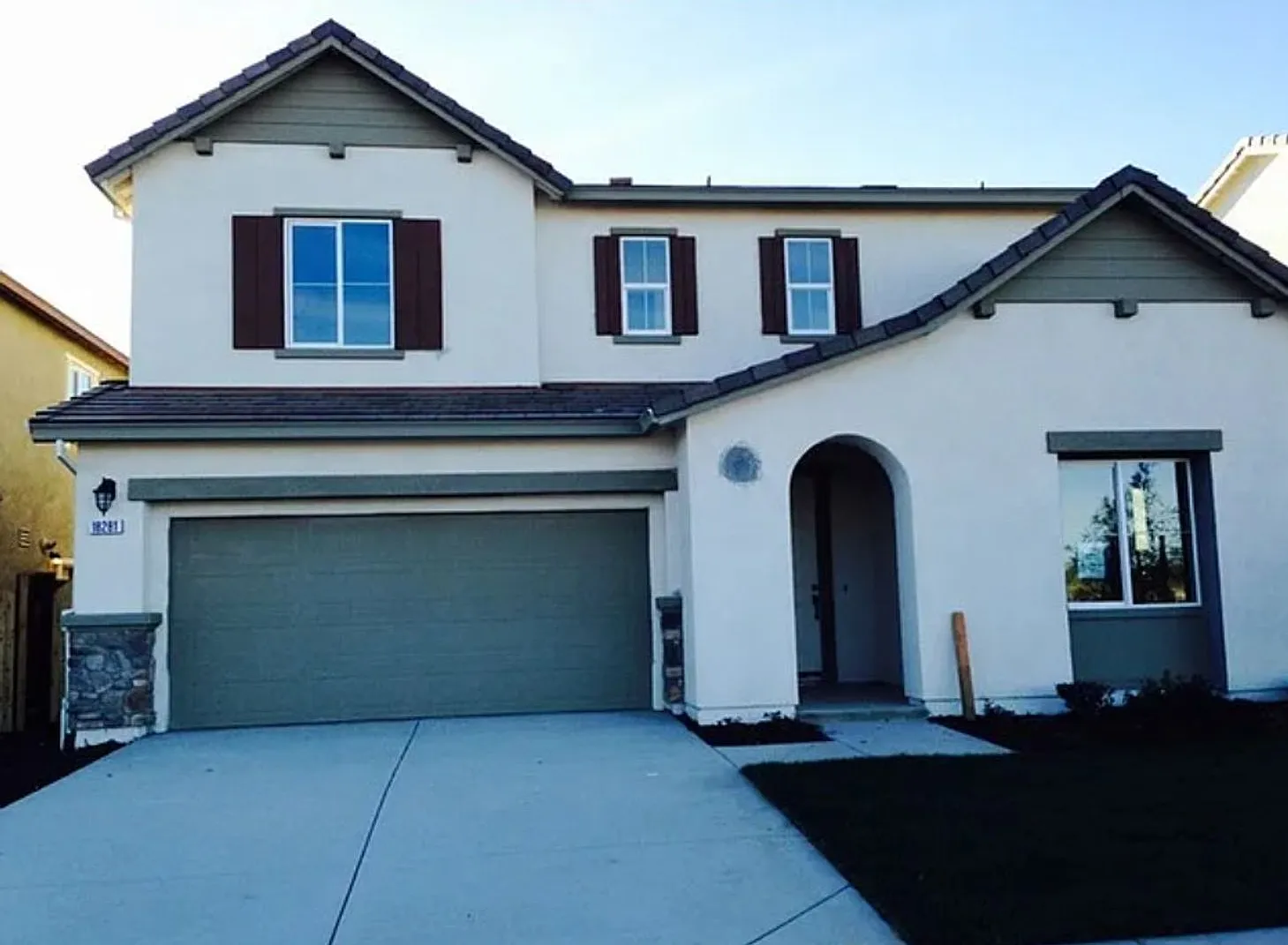 $500.00 off first full months rent - Beautiful home in River Island — Photo 1