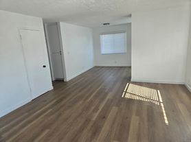 1114 Gladys Ave. - 1116C, 1114 Gladys Ave. - 1116C