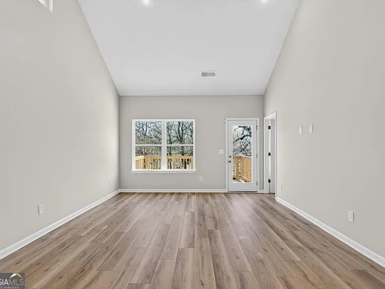 9 Crown St — Photo 11