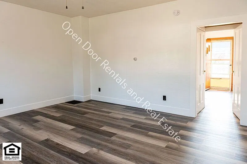 2 bed, 1.0 bath, $995 — Photo 4