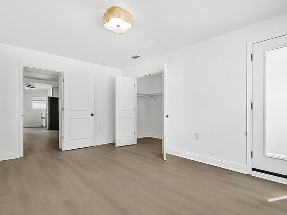 4th image of 3324 S Saratoga St #104