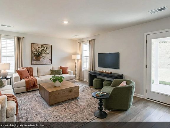 3rd image of 3075 Hallsdale Dr