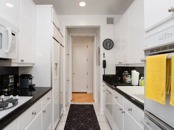 1 Central Park West image 3 of 6