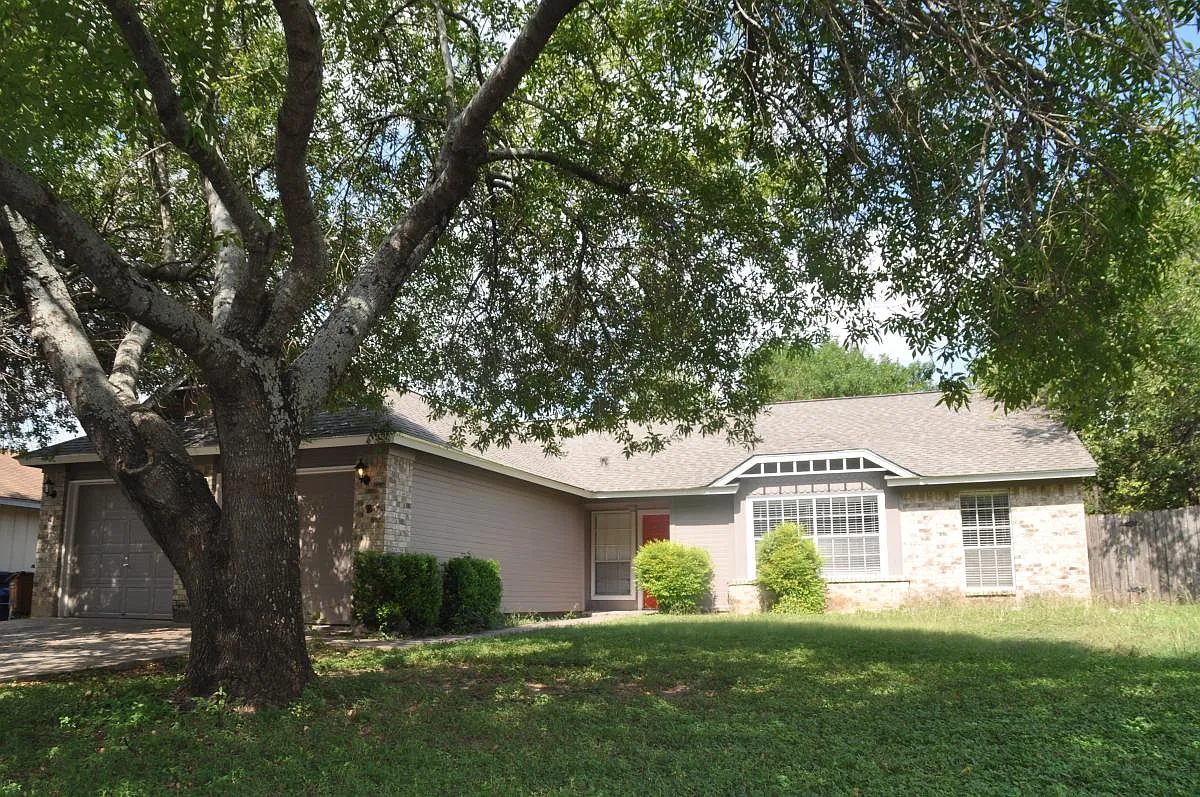 3 bed, 1269 sqft, $1,650 — Photo 2