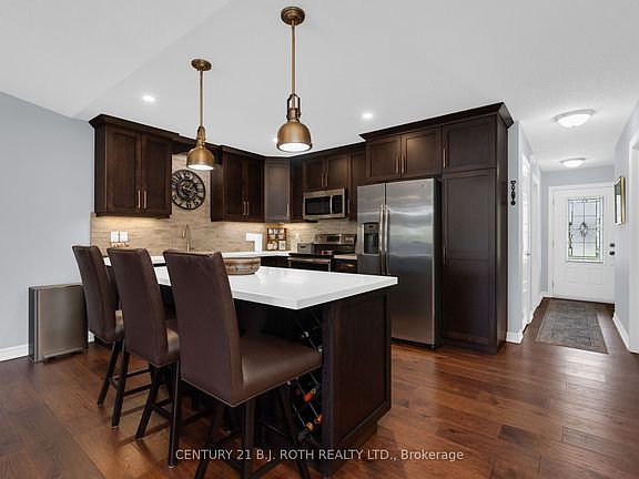 5th image of 34 Chamberlain Cres