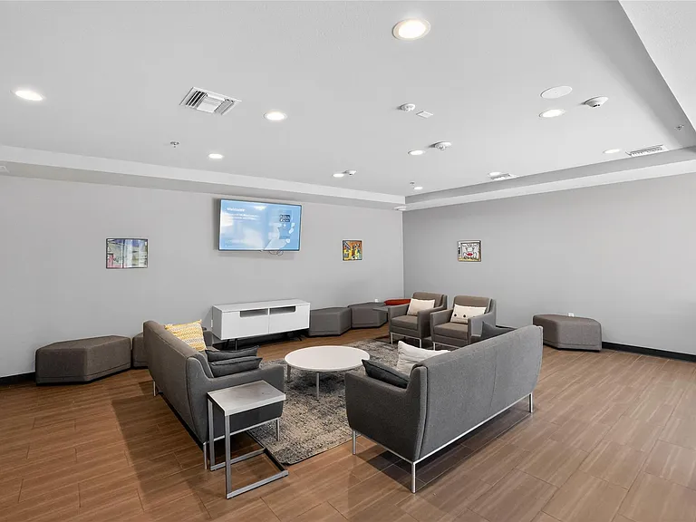 1800 E 4th St #202 — Photo 19