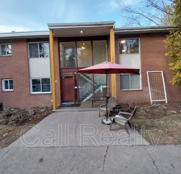 904 W Lincoln Pl #2 — Photo 2