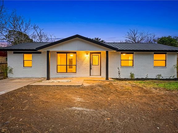 2nd image of 302 Palm Tree Dr