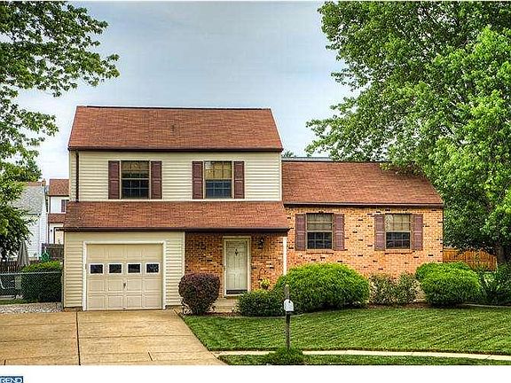 2nd image of 12 Dover Ct