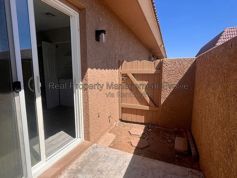 408 W Blackhawk Dr #1 — Photo 14