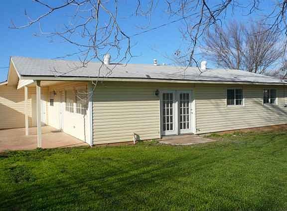 3rd image of 404 NW Woodridge Dr