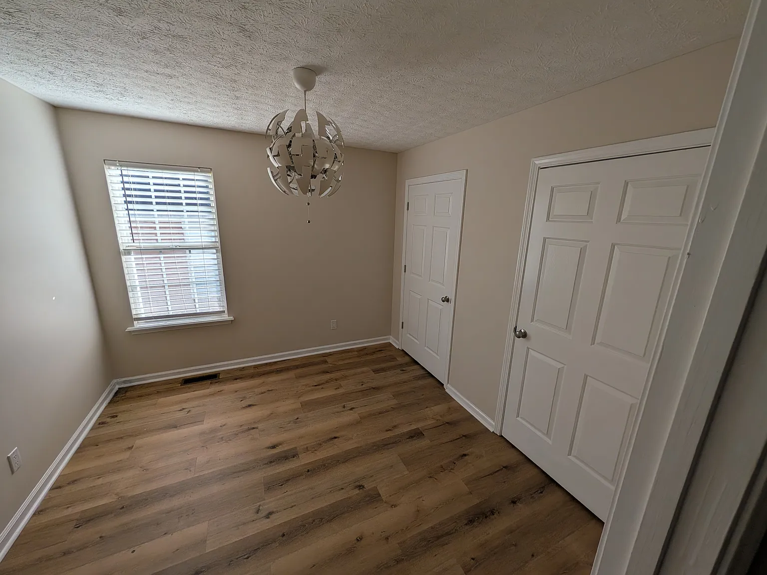 3 bed, 1065 sqft, $1,450 — Photo 2