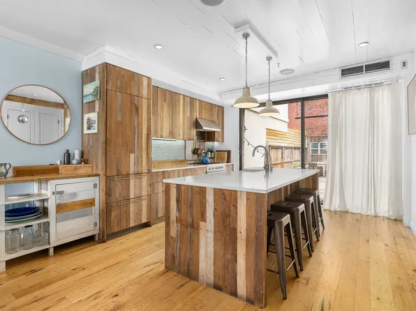 589 Union Avenue image 2 of 11