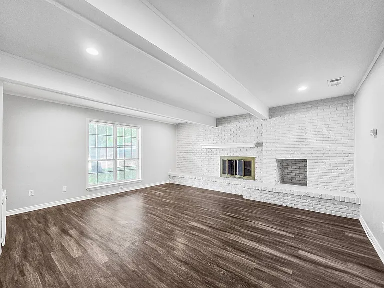2404 Dalgreen Dr — Photo 8